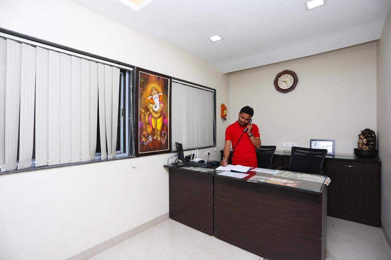 Oyo 14354 Amar Marriage Palace Hotel Dharmpura Luaran gambar